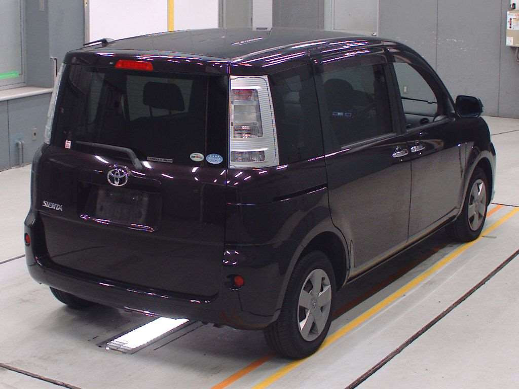 2011 Toyota Sienta NCP81G[1]