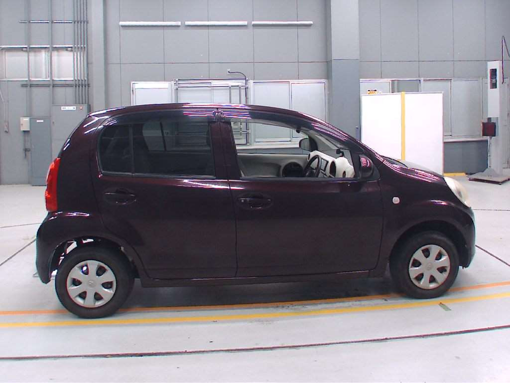 2011 Toyota Passo KGC30[2]