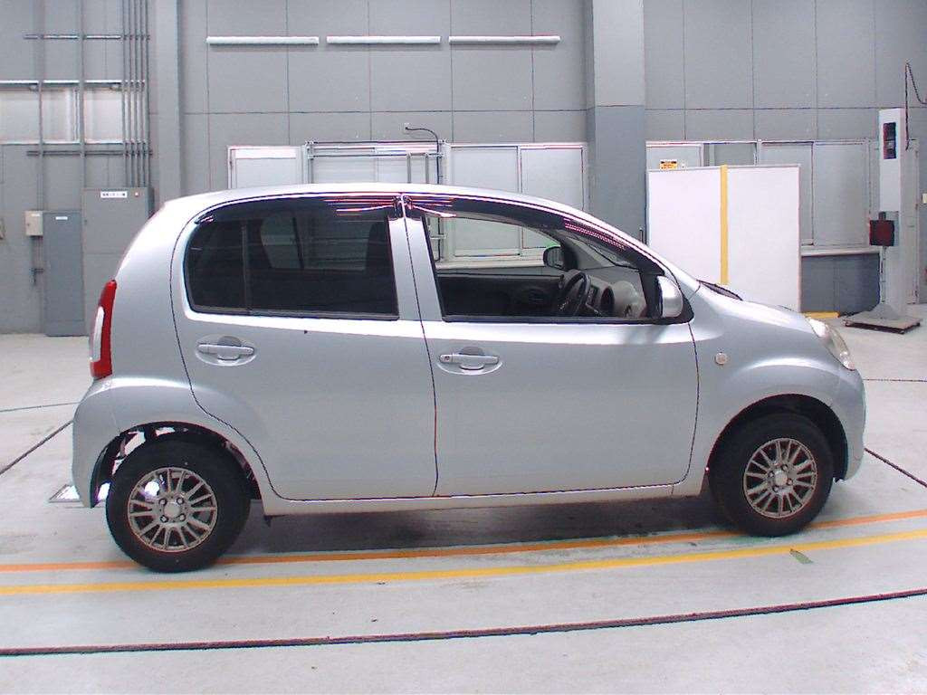 2016 Toyota Passo KGC30[2]