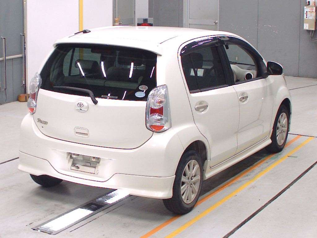 2010 Toyota Passo NGC30[1]