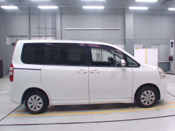 2012 Toyota Noah