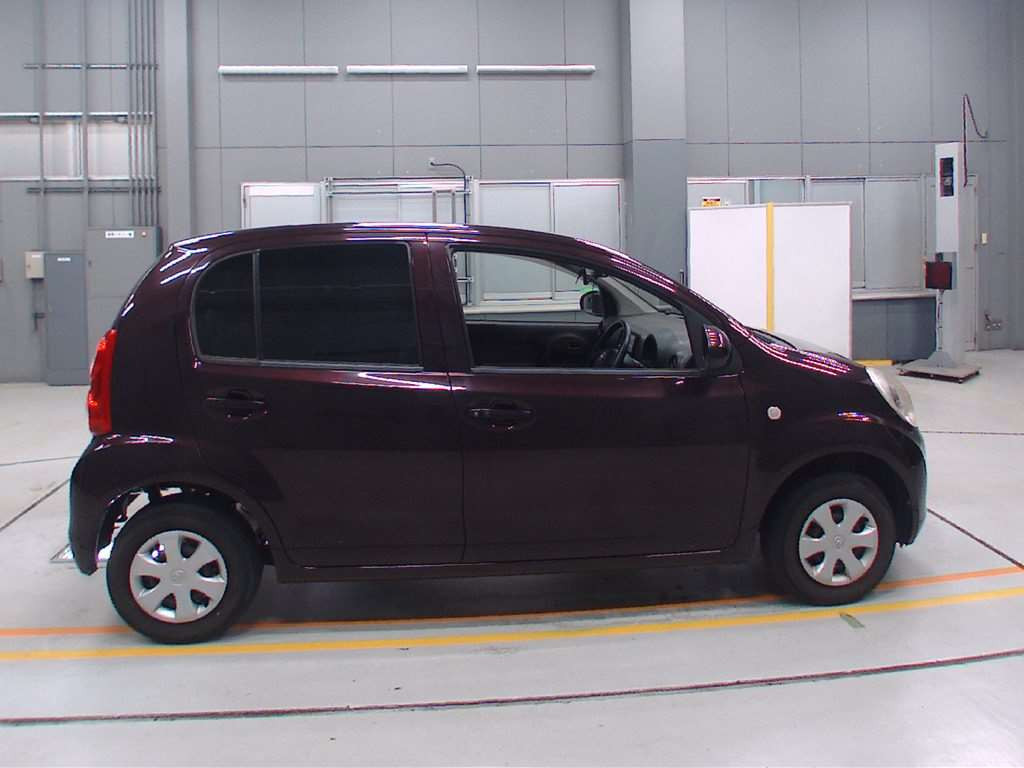 2013 Toyota Passo KGC30[2]