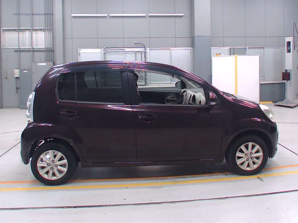 2011 Toyota Passo NGC30[2]