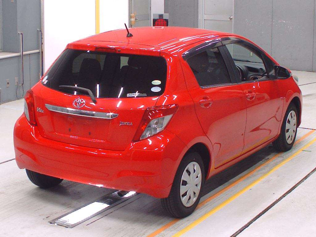 2013 Toyota Vitz NSP130[1]