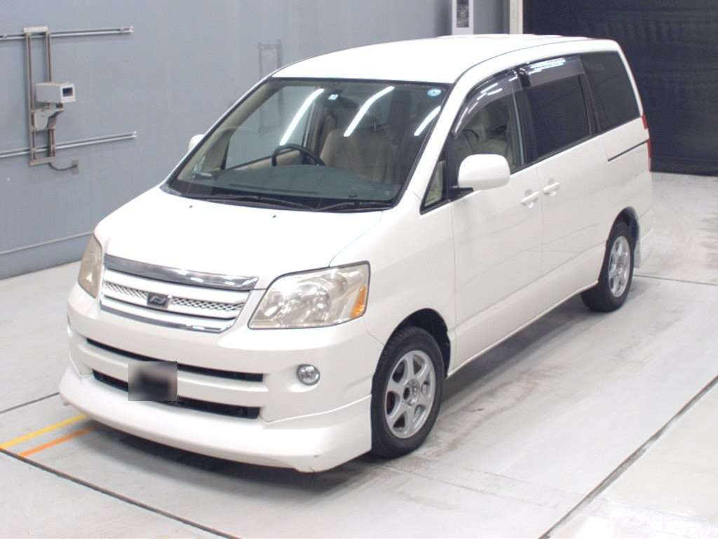 2005 Toyota Noah AZR60G[0]