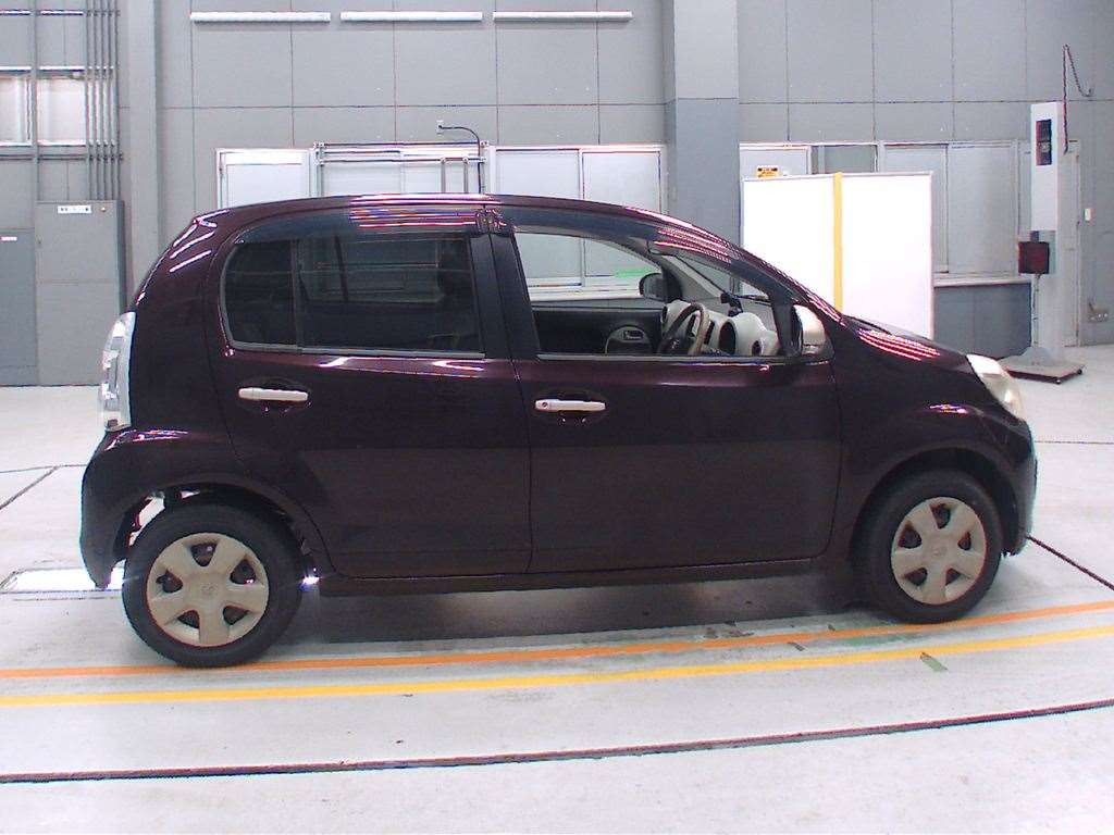 2010 Toyota Passo KGC30[2]