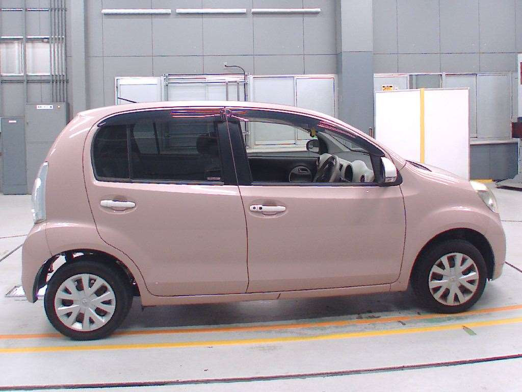 2014 Toyota Passo KGC30[2]