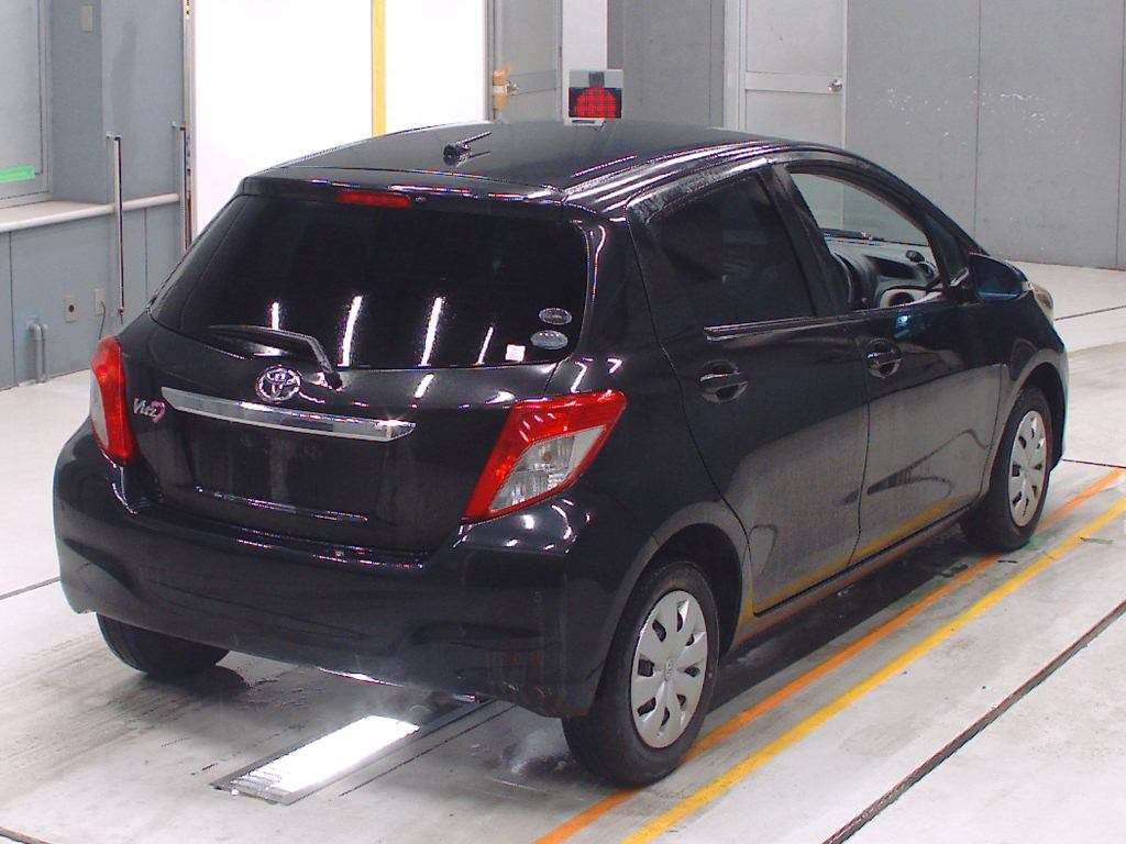 2011 Toyota Vitz KSP130[1]