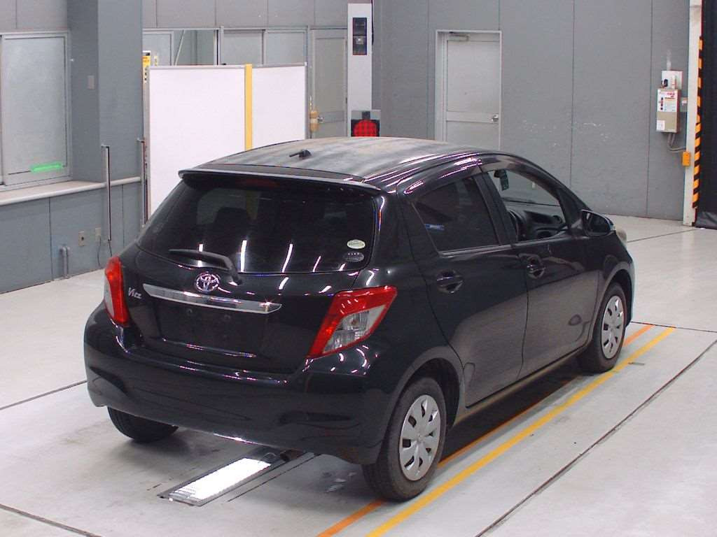 2013 Toyota Vitz NSP130[1]