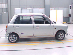 2001 Daihatsu Miragino