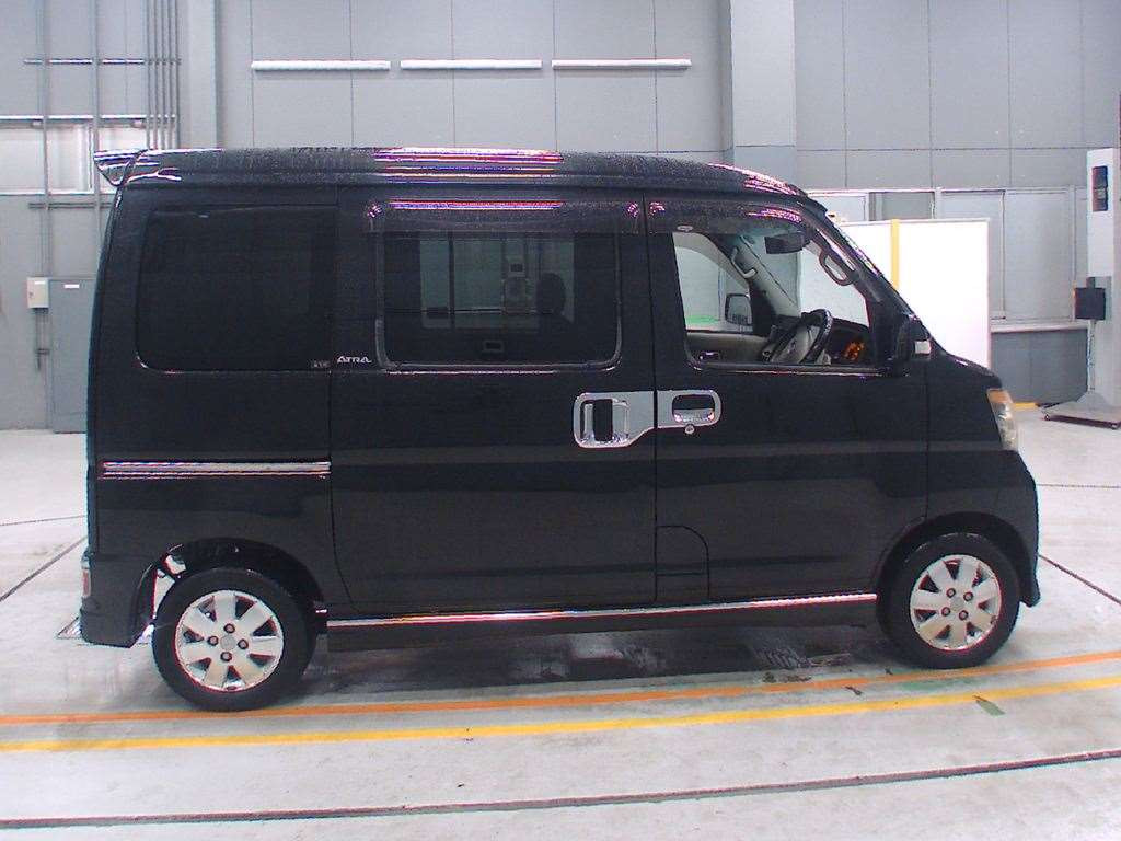 2010 Daihatsu Atrai Wagon S331G[2]