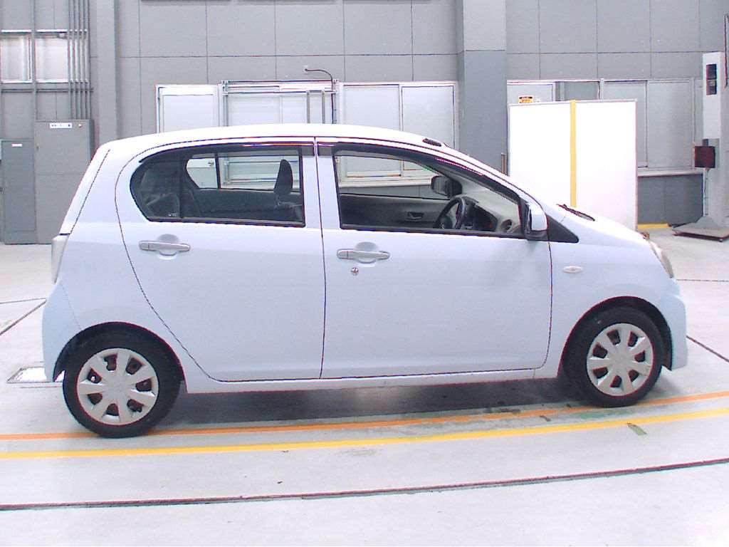 2013 Daihatsu Mira es LA300S[2]