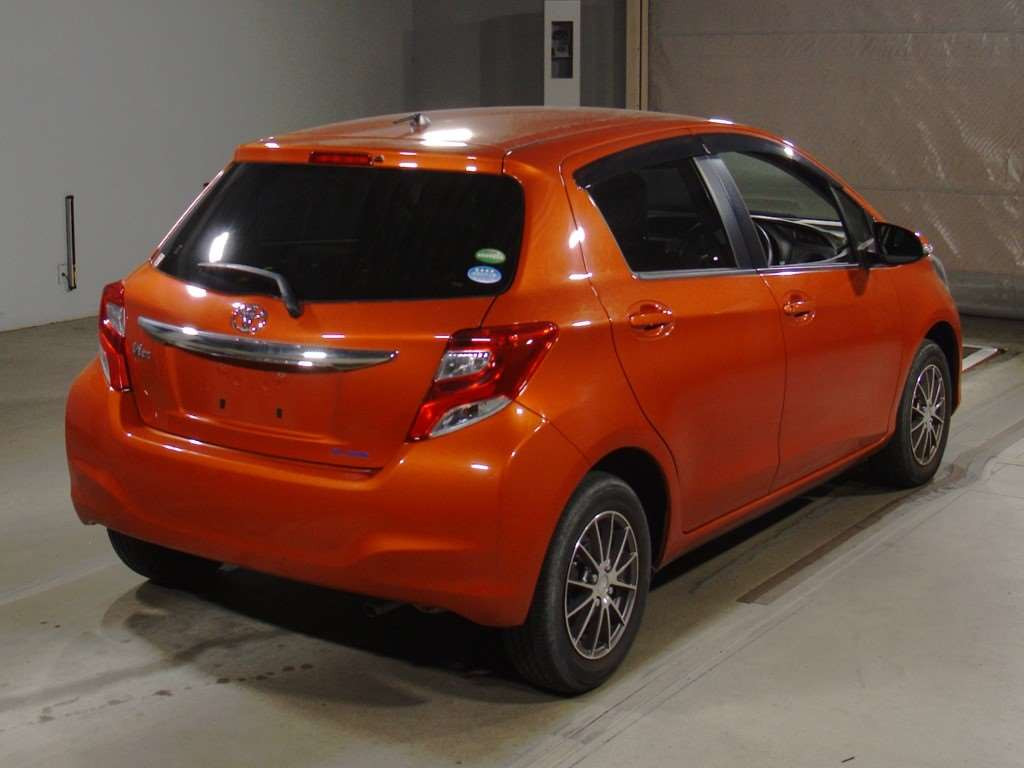 2015 Toyota Vitz KSP130[1]