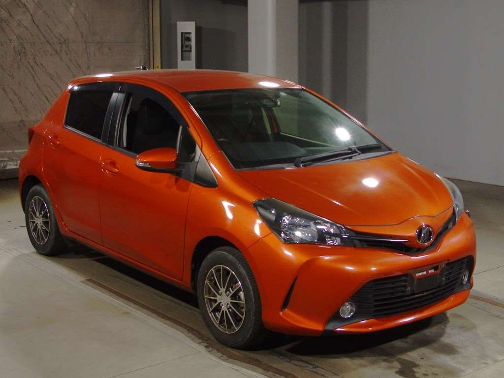 2015 Toyota Vitz KSP130[2]