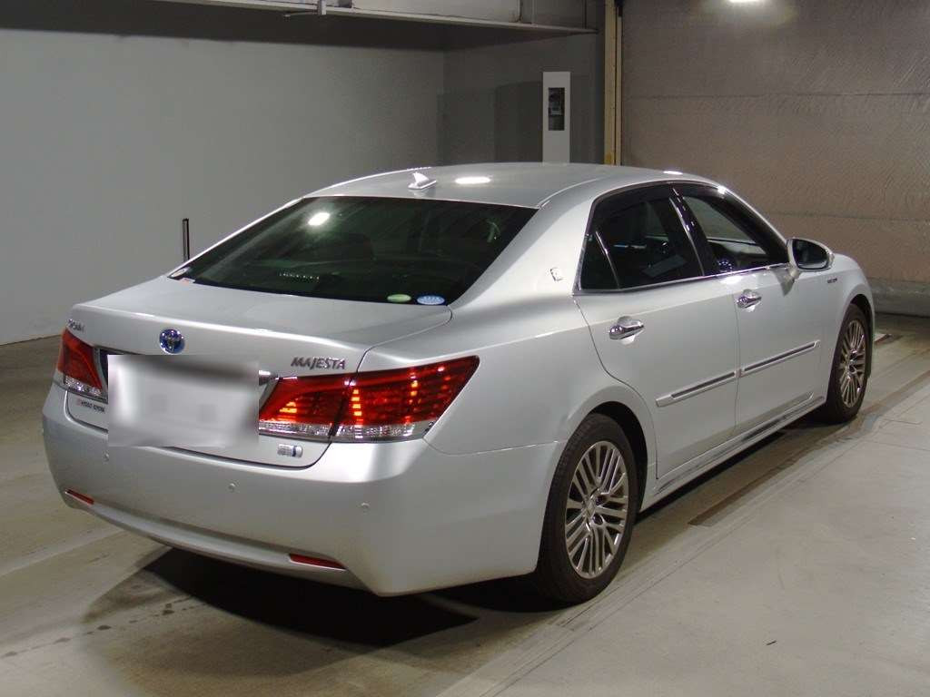 2013 Toyota Crown Majesta GWS214[1]