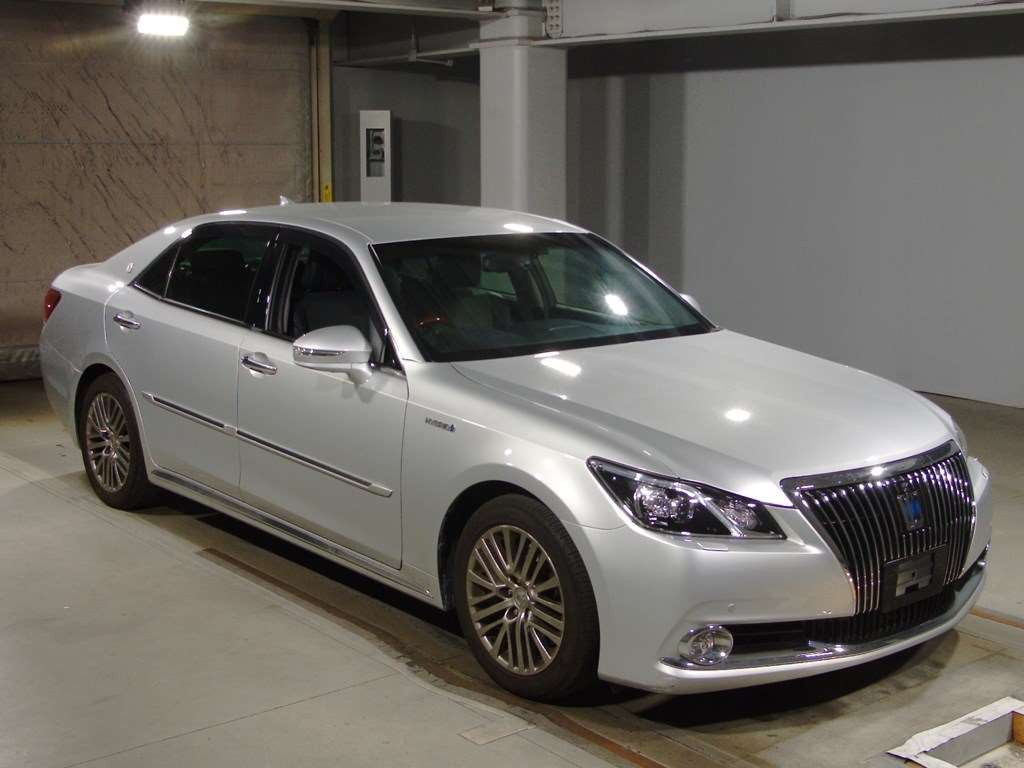 2013 Toyota Crown Majesta GWS214[2]