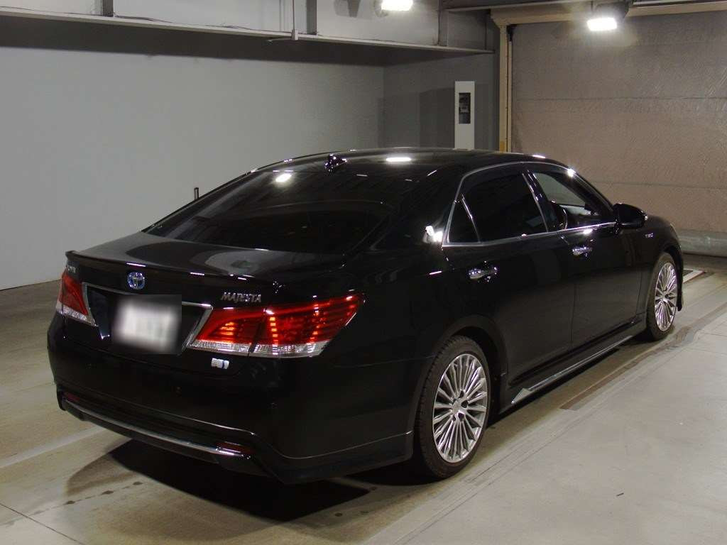 2014 Toyota Crown Majesta GWS214[1]