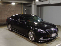 2014 Toyota Crown Majesta