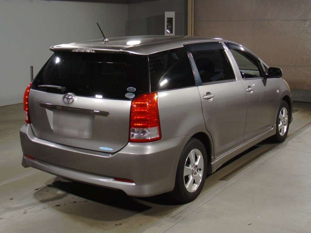 2005 Toyota Wish ZNE10G[1]