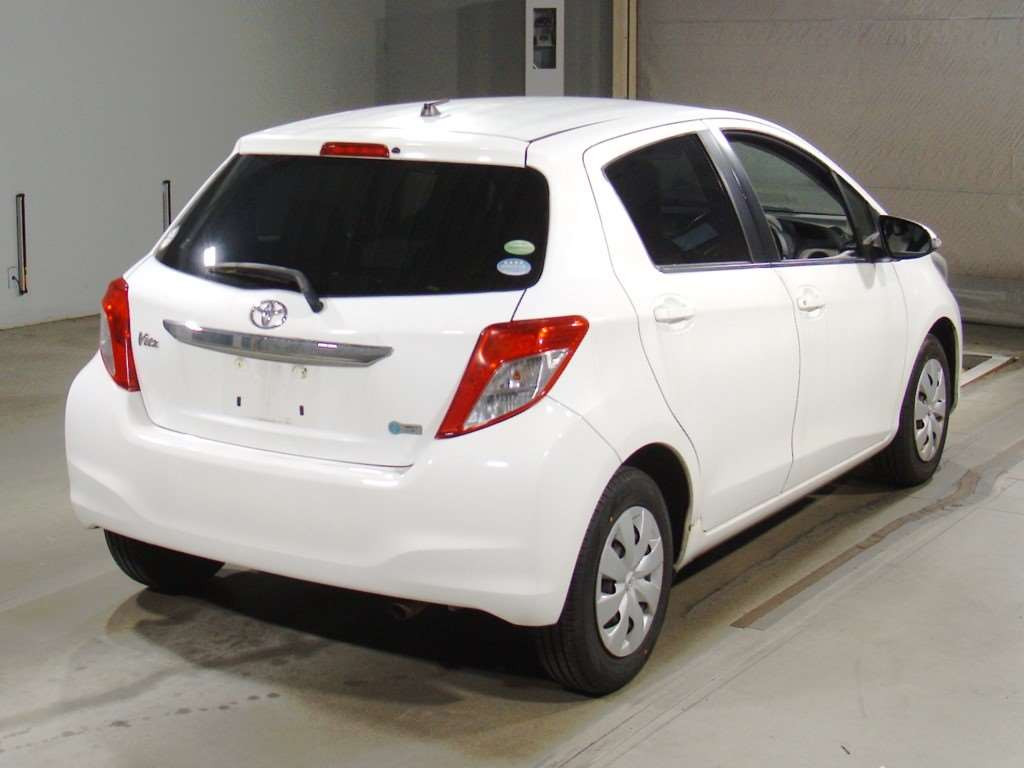 2013 Toyota Vitz NSP130[1]