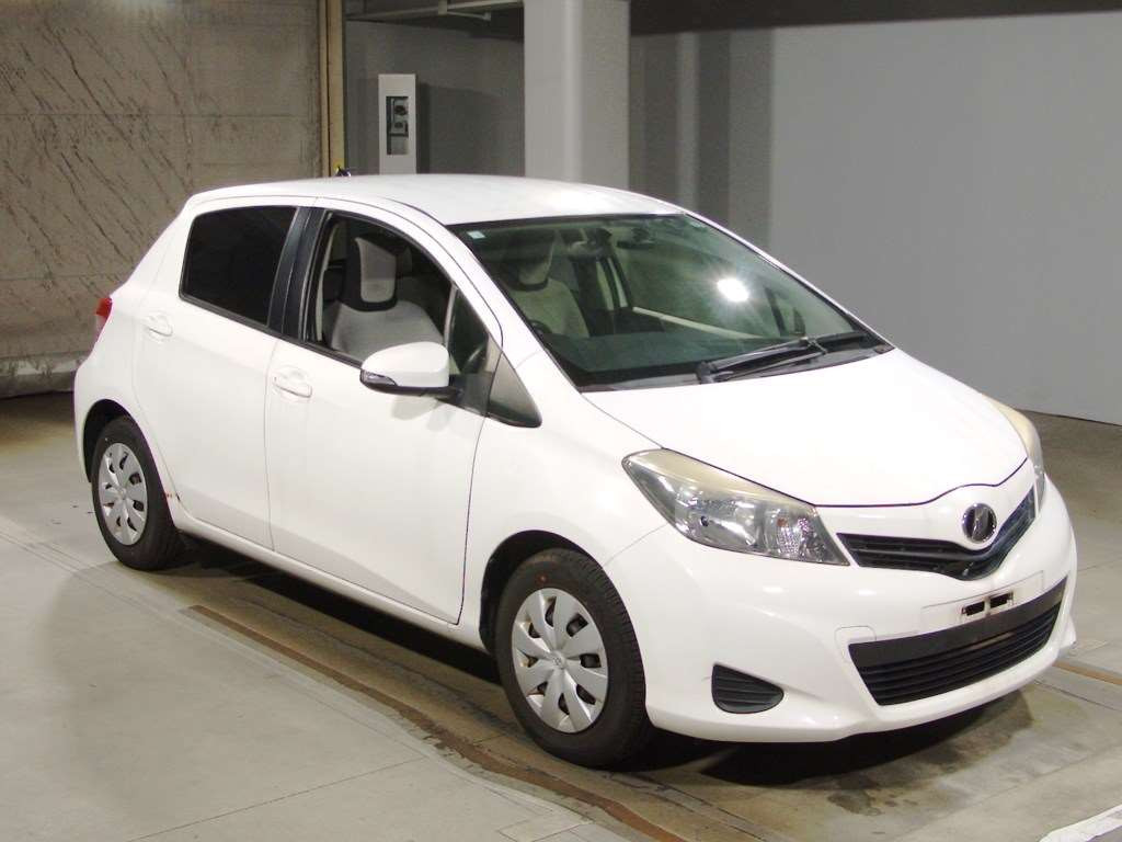 2013 Toyota Vitz NSP130[2]