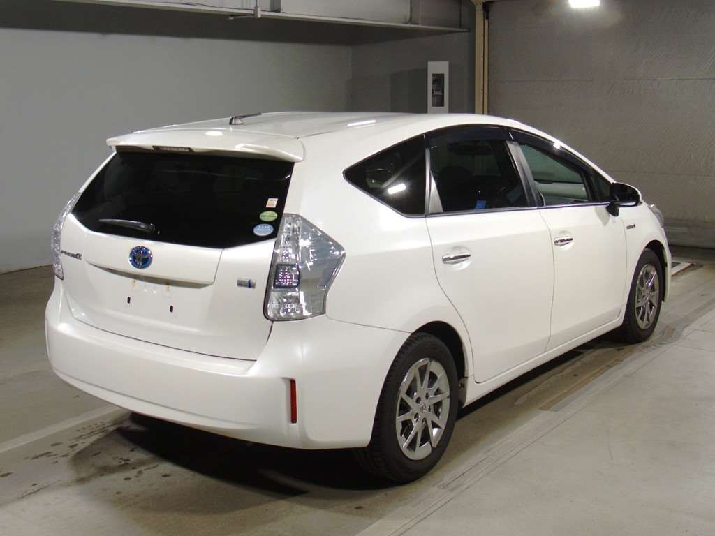 2014 Toyota Prius alpha ZVW41W[1]