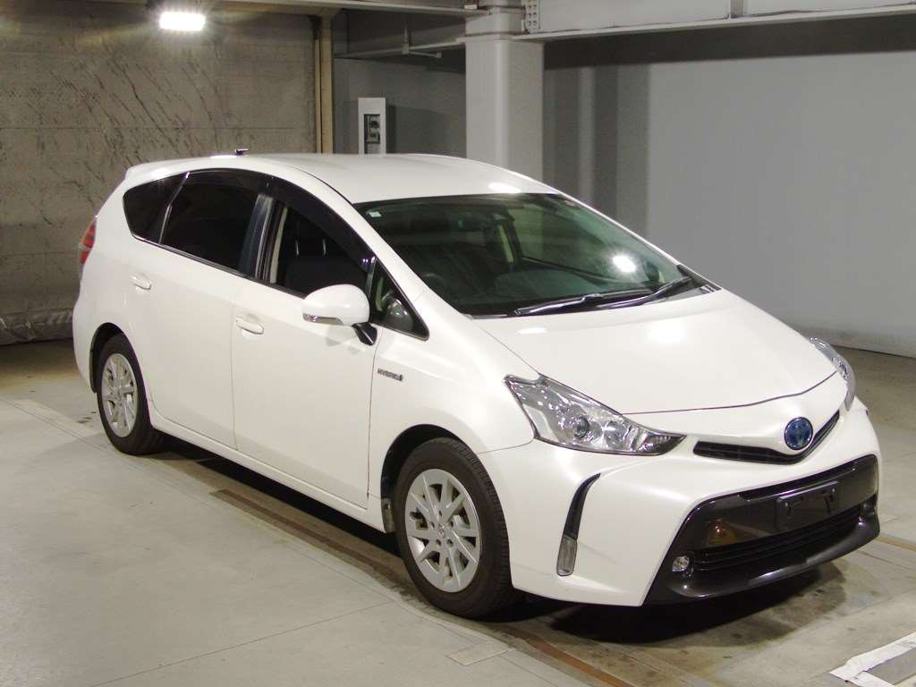 2019 Toyota Prius alpha ZVW40W[2]