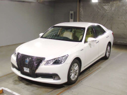 2013 Toyota Crown Hybrid