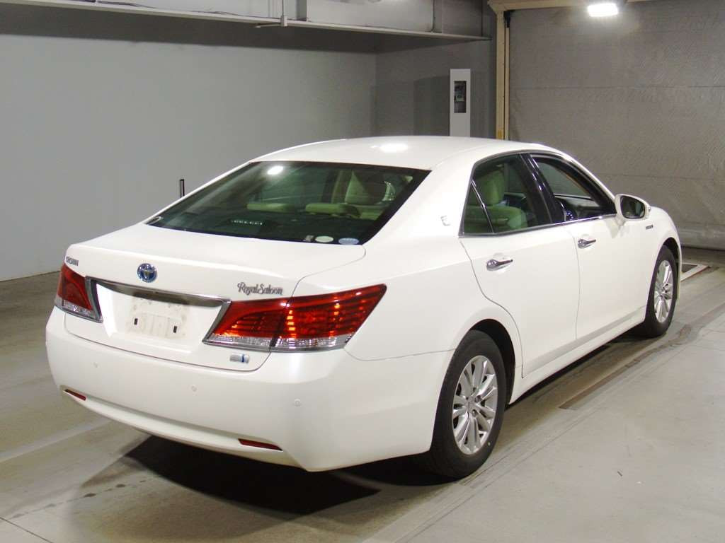 2013 Toyota Crown Hybrid AWS210[1]