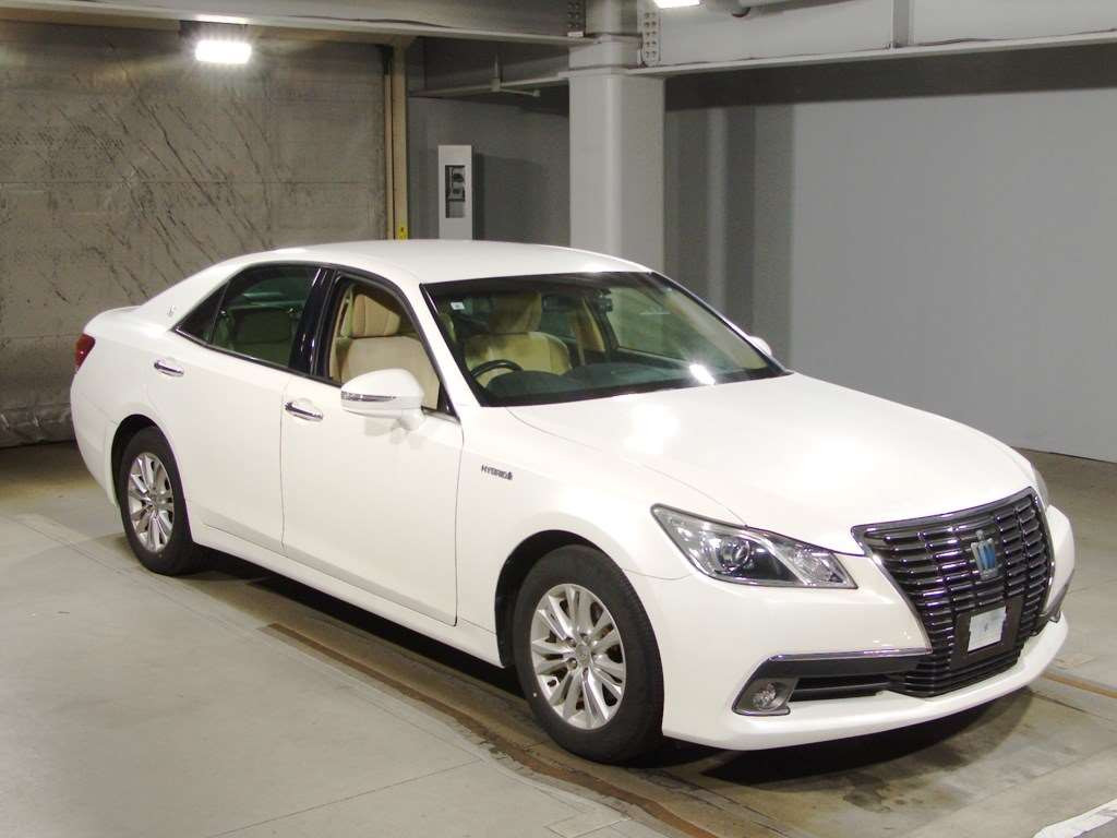 2013 Toyota Crown Hybrid AWS210[2]