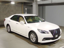 2013 Toyota Crown Hybrid