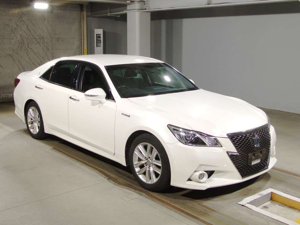 2015 Toyota Crown Hybrid AWS210[2]