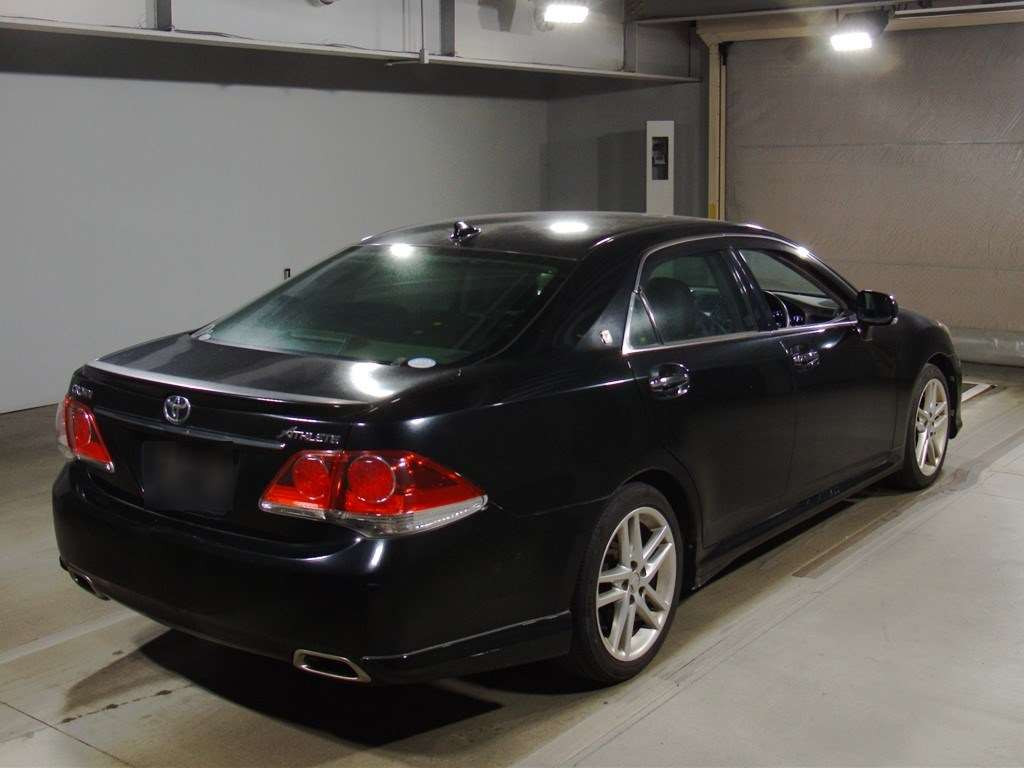 2013 Toyota Crown GRS200[1]