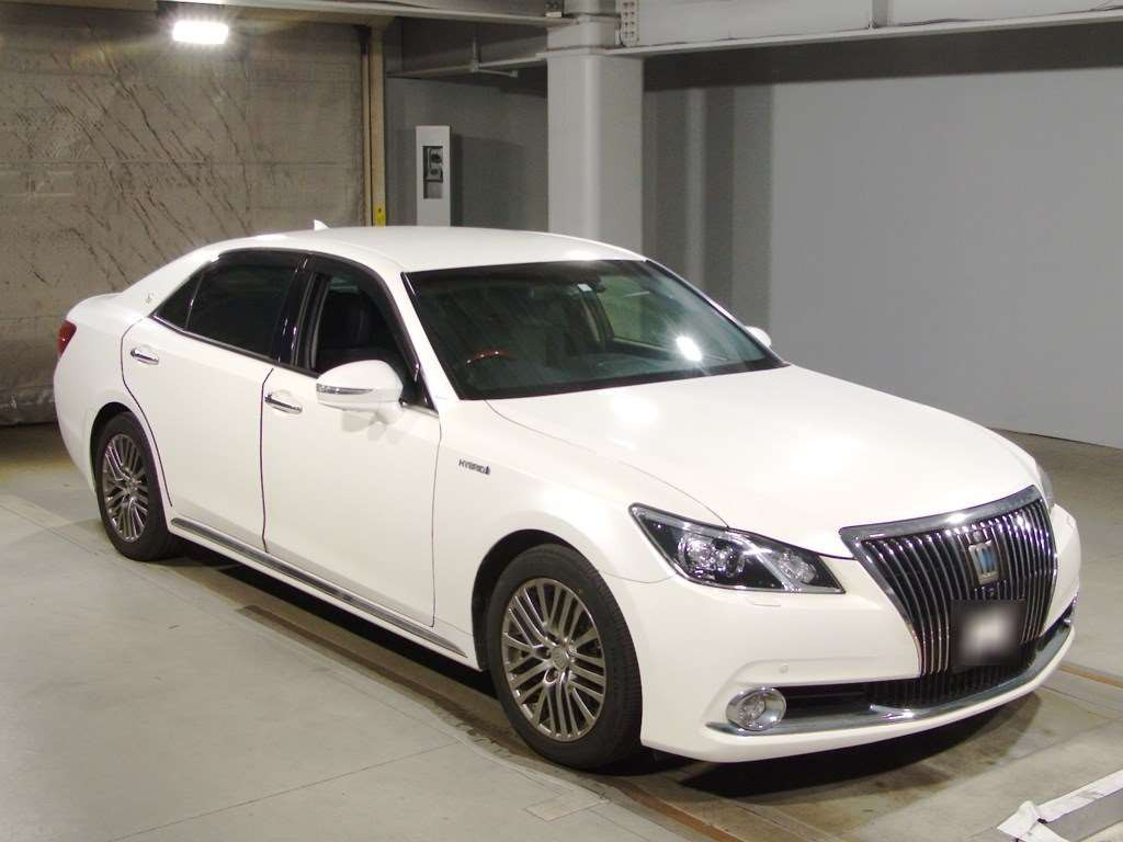 2014 Toyota Crown Majesta GWS214[2]