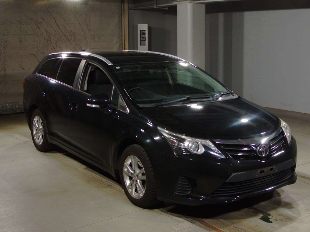 2013 Toyota Avensis Wagon ZRT272W[2]