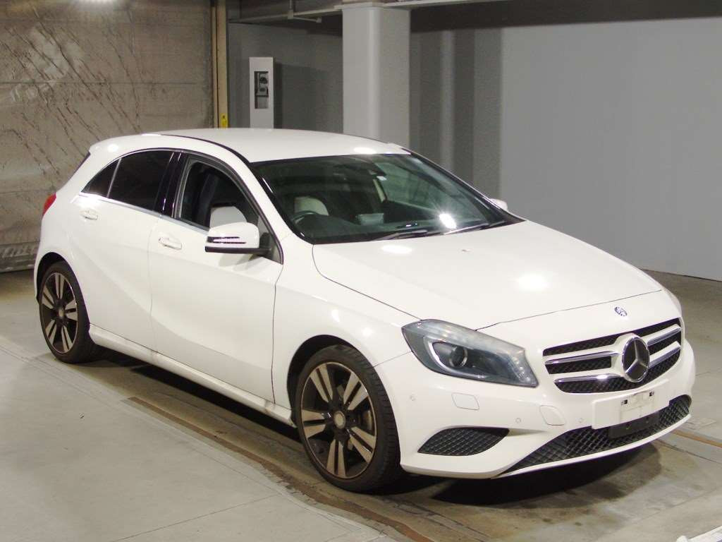 2014 Mercedes Benz A-Class 176042[2]