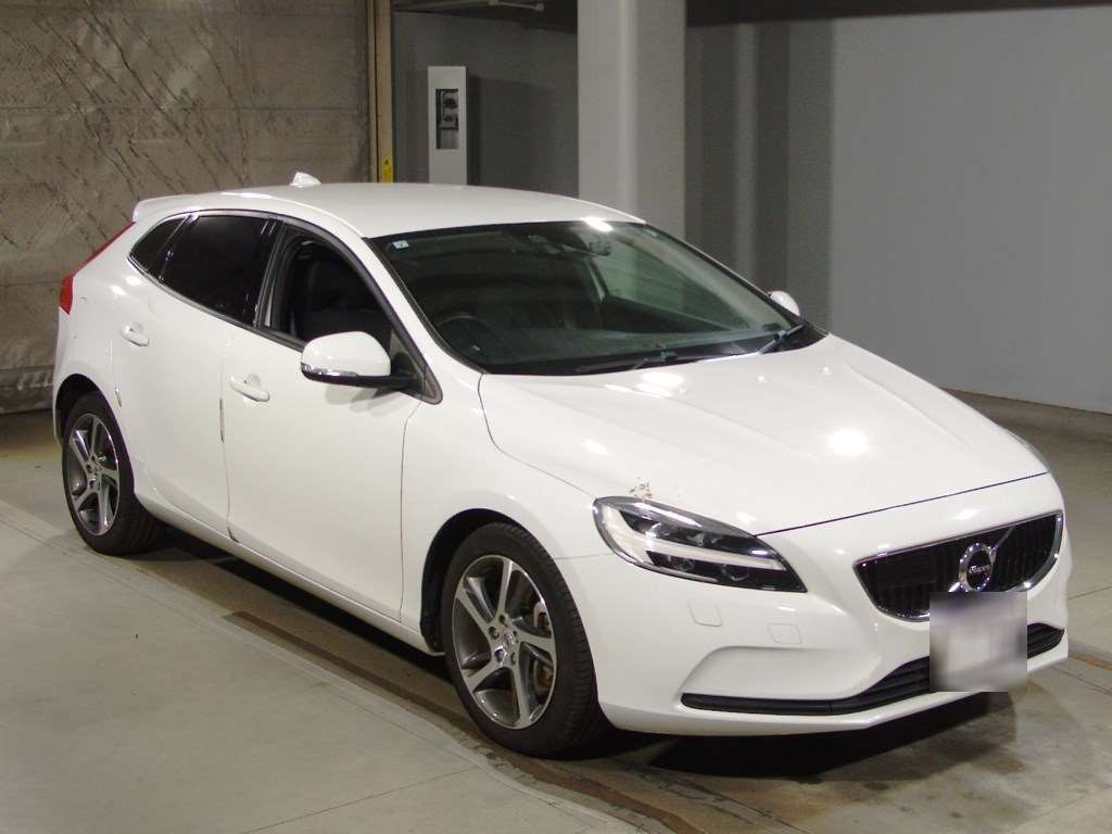 2017 Volvo V40 MB4154T[2]