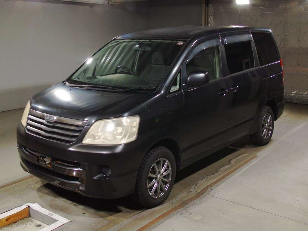 2004 Toyota Noah AZR65G[0]