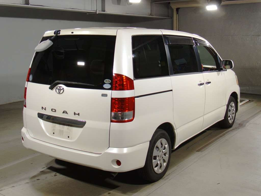 2006 Toyota Noah AZR60G[1]