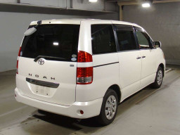 2006 Toyota Noah