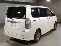 2010 Toyota Voxy