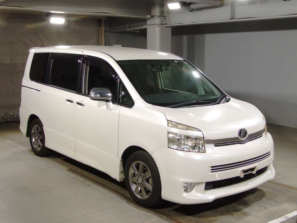 2010 Toyota Voxy ZRR70W[2]