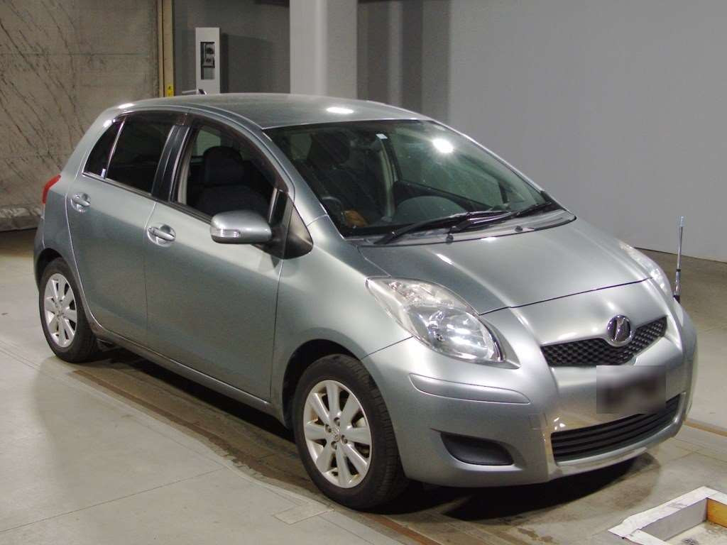 2010 Toyota Vitz SCP90[2]