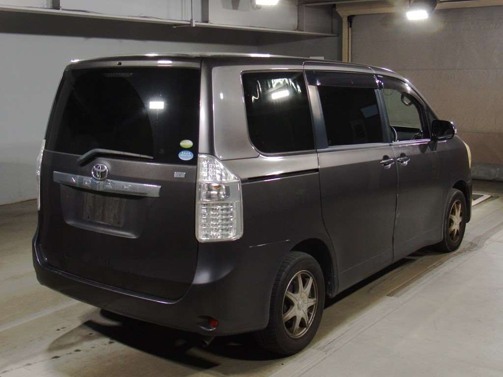 2008 Toyota Noah ZRR70G[1]