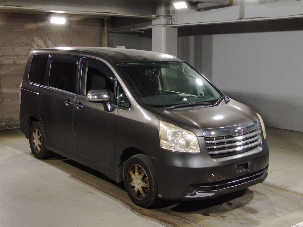 2008 Toyota Noah ZRR70G[2]