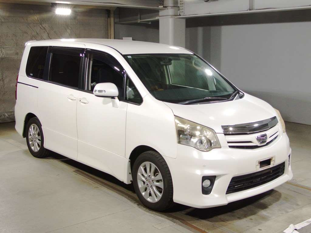 2011 Toyota Noah ZRR70W[2]