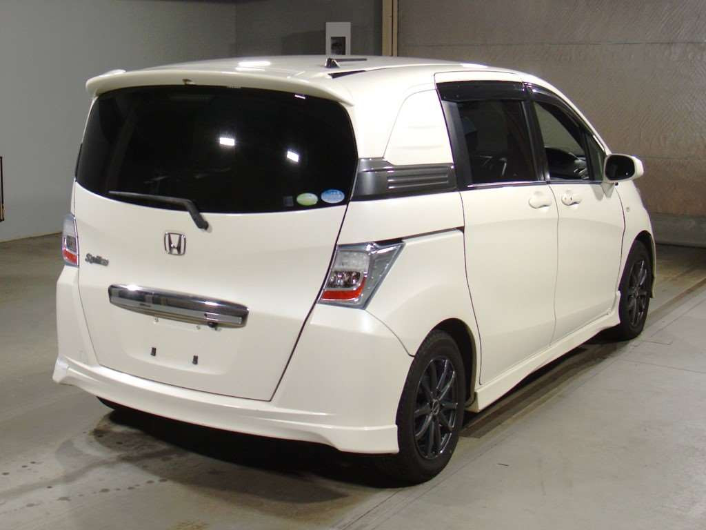 2010 Honda Freed Spike GB3[1]