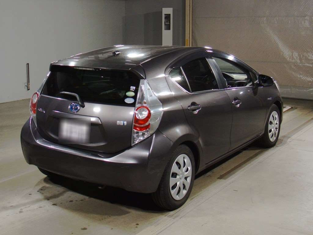 2012 Toyota Aqua NHP10[1]