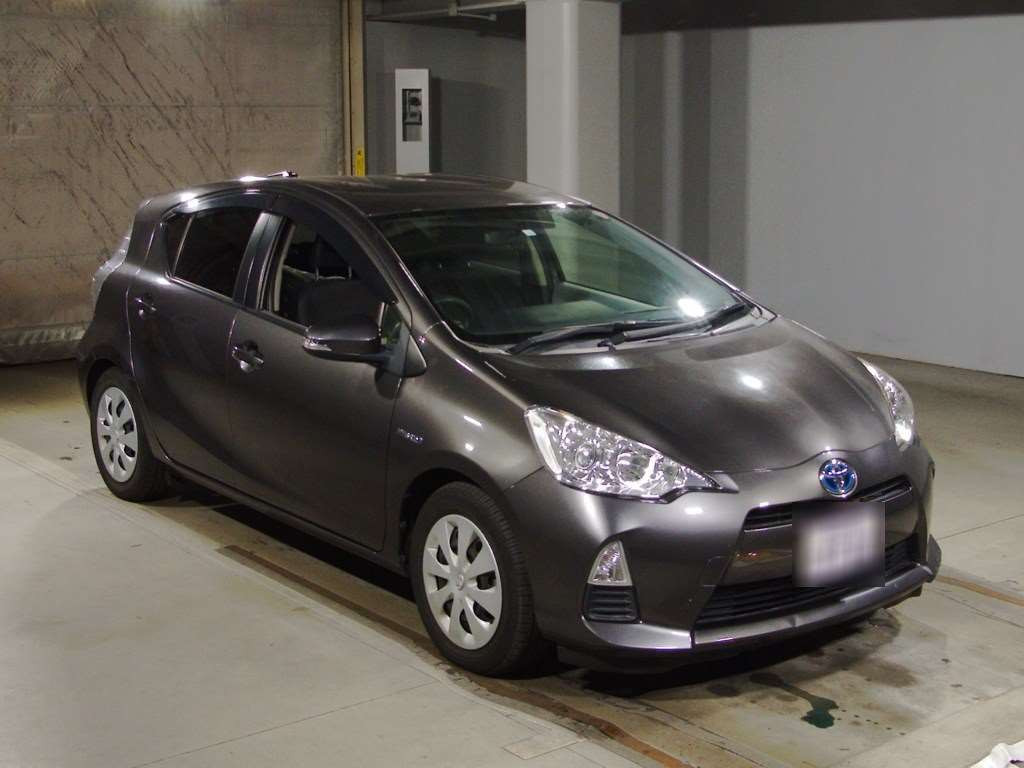 2012 Toyota Aqua NHP10[2]