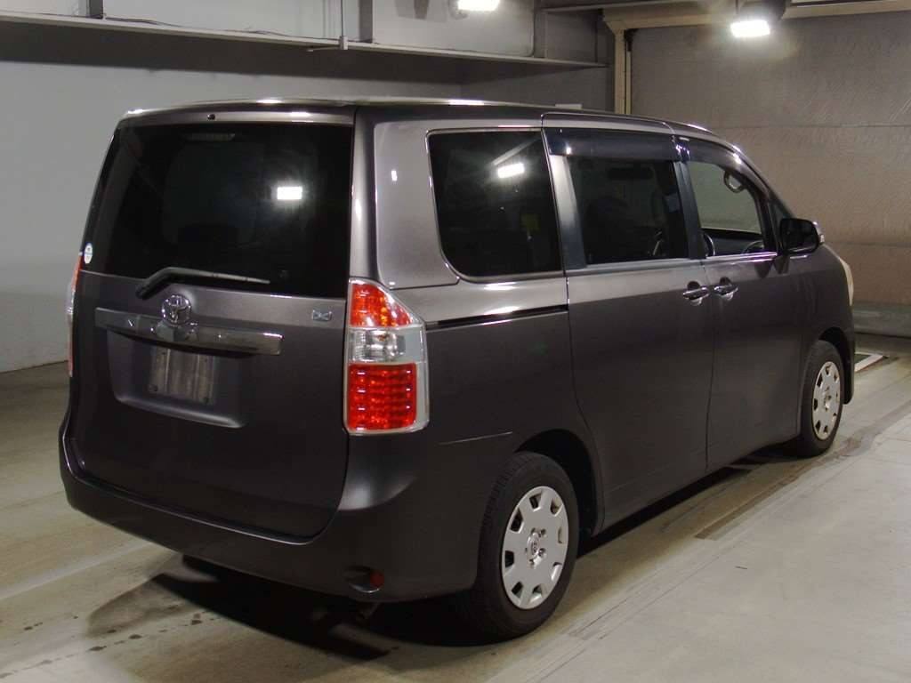 2008 Toyota Noah ZRR70G[1]